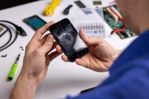 Technician offering Samsung repair in Sydney