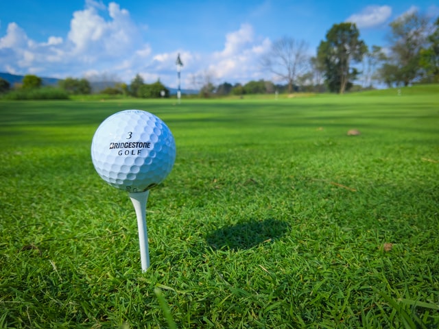 Pros and Cons of Buying Golf Balls Online